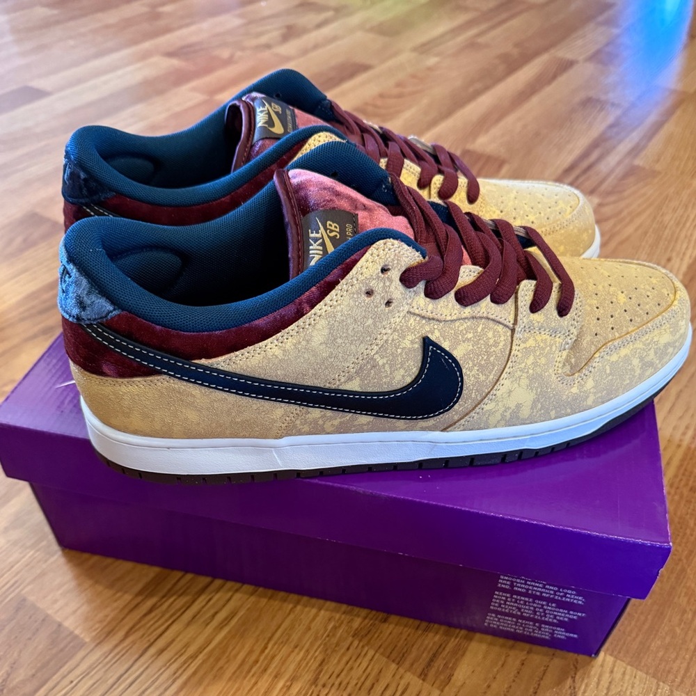Nike SB Dunk Low Pro City of Cinema in Celestial Gold and Black NEW IN BOX